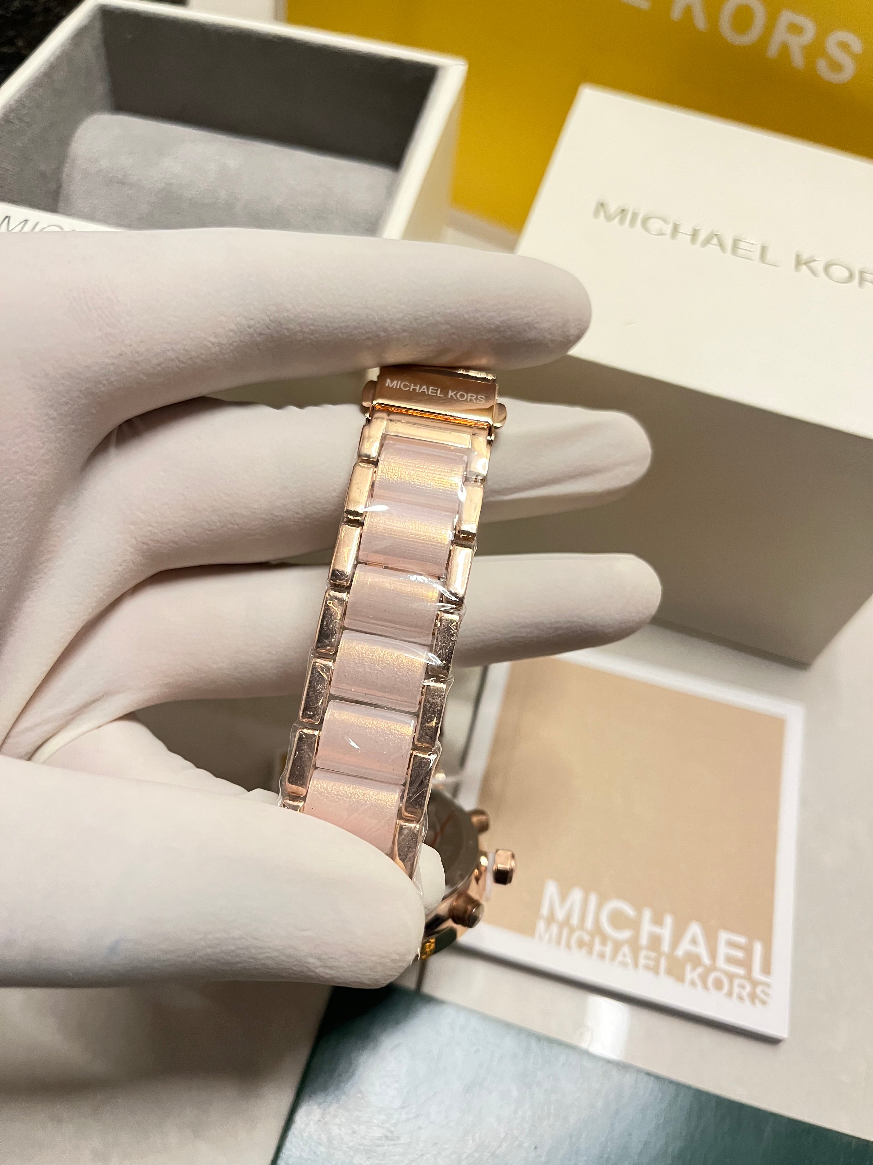 Blush Royale Crystal Chronograph — Quartz Movement