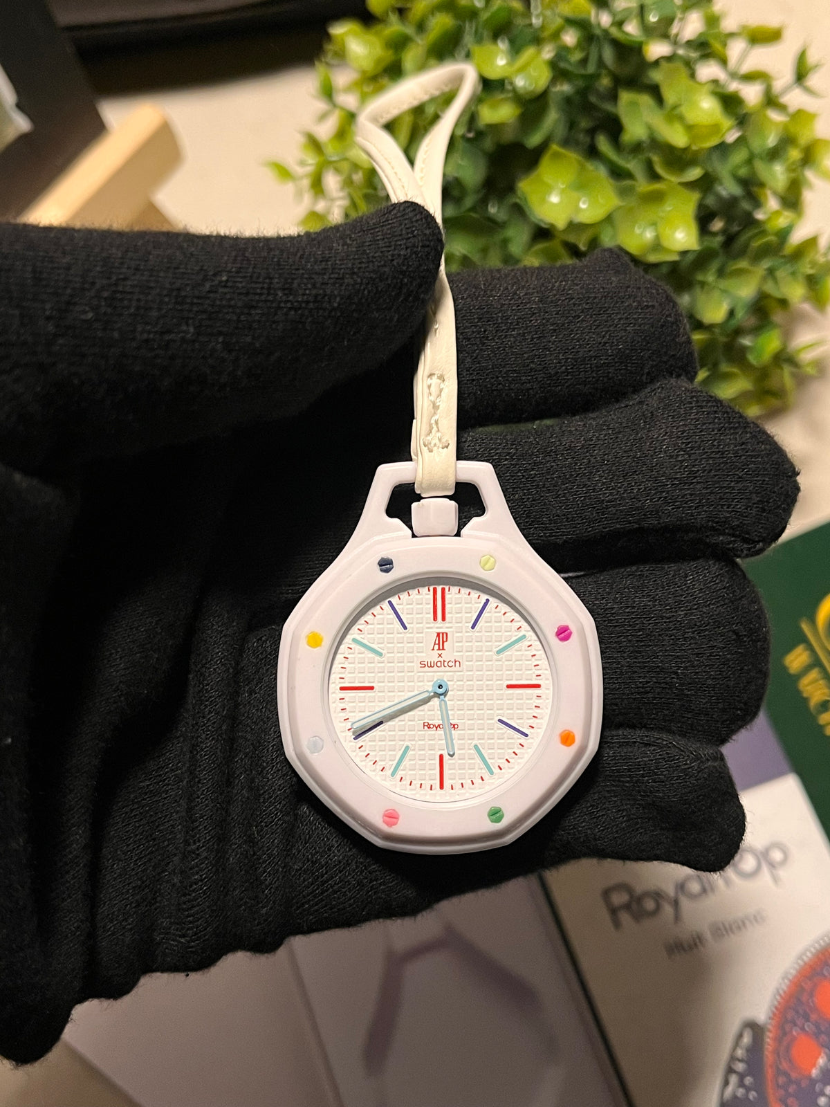 Pearl Pop Bag Charm — Quartz Movement